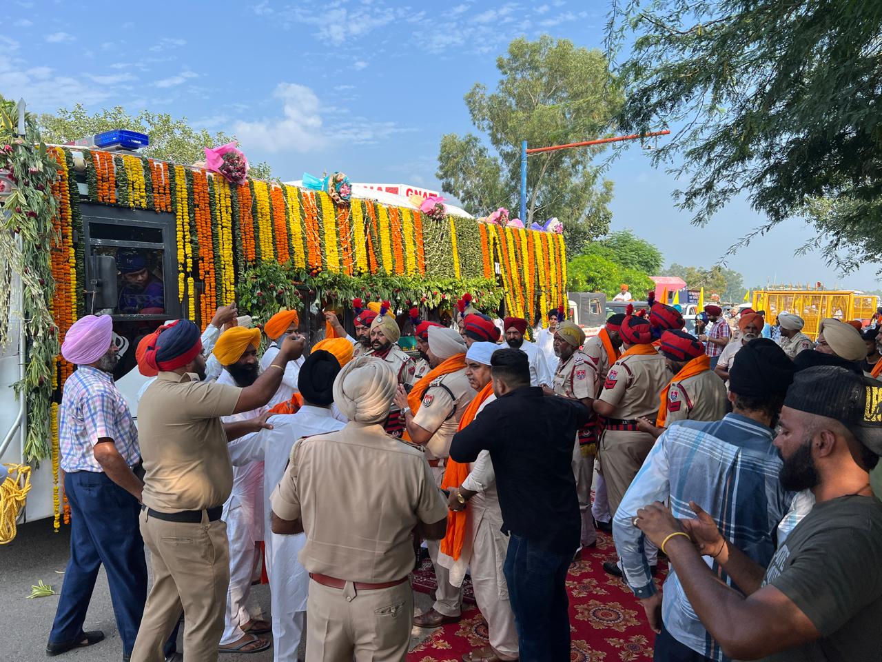 ਬਿਆਸ ਵਿਖੇ ਇੰਝ ਹੋਇਆ ਸ਼੍ਰੀ ਗੁਰੂ ਨਾਨਕ ਦੇਵ ਜੀ ਦੇ ਵਿਆਹ ਪੁਰਬ ਨੂੰ ਸਮਰਪਿਤ ਨਗਰ ਕੀਰਤਨ ਦਾ ਸਵਾਗਤ